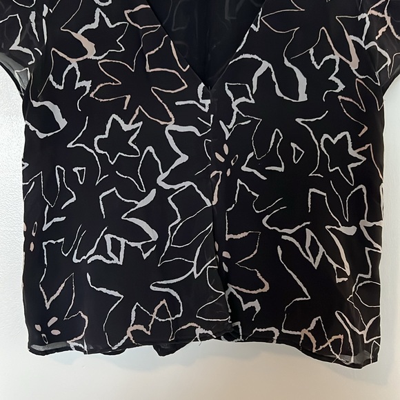 Aritzia silk short sleeve blouse - Picture 3 of 4